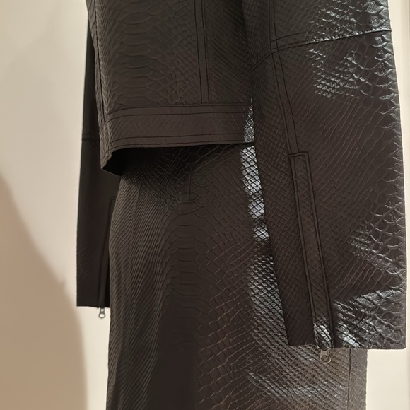 VINCE LEATHER TWO PIECE JACKET & SKIRT SUIT MULTI EMBOSSED CHARCOAL SIZE XS/0/2 - Picture 7 of 11